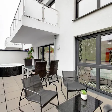 Klein Und Fein - Sauna & Whirlpool - Naehe Messe בורגוודל